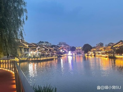 晨曦中的九眼桥酒吧街，一杯熟普，消融昨夜忧愁的温柔时光。