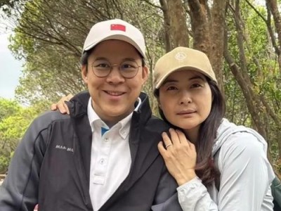 霍启刚郭晶晶体贴拜年，爱与传承的温馨篇章绽放新春光彩